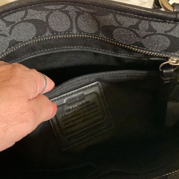 FINAL REDUCTION Coach Signature logo shoulder bag in like new condition - Picture 8 of 14